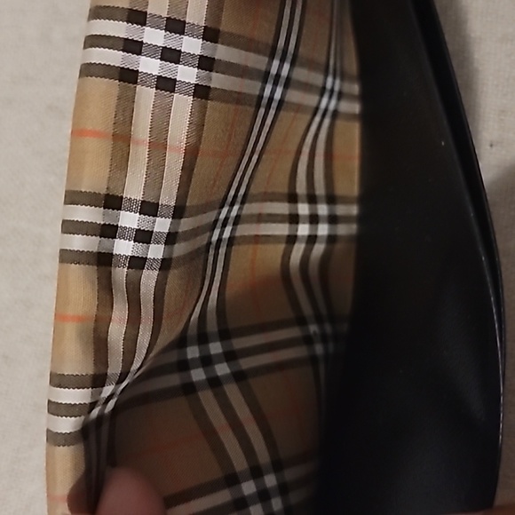 Like New Condition Burberrys Wallet - Picture 4 of 8